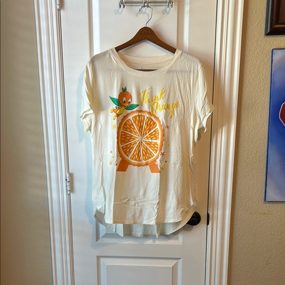 Disney Parks Cream T-Shirt Orange Graphic Mickey Resort Vacation Casual Preppy - Picture 1 of 4